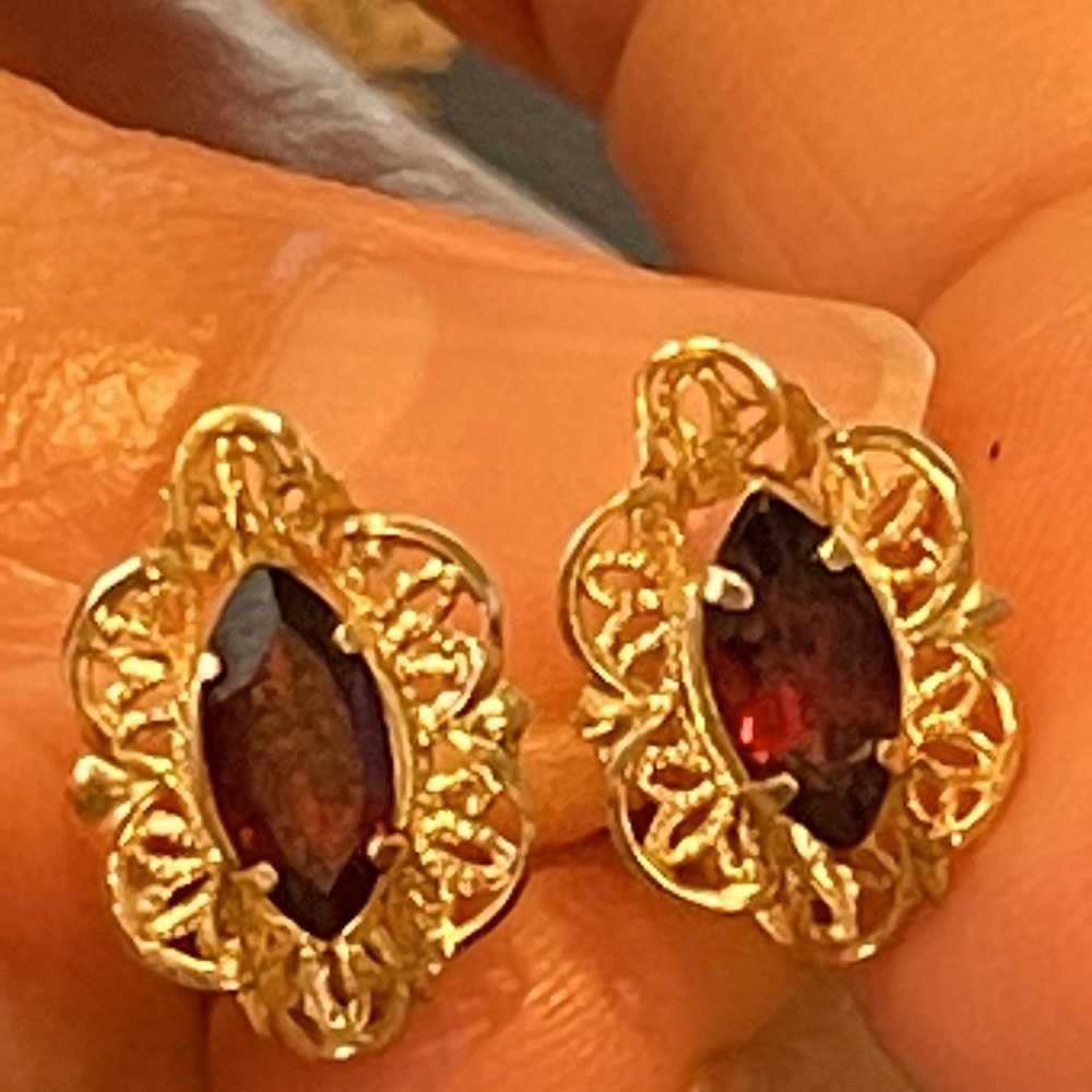 (SOLD)14k yellow gold earrings - Picture 10 of 11